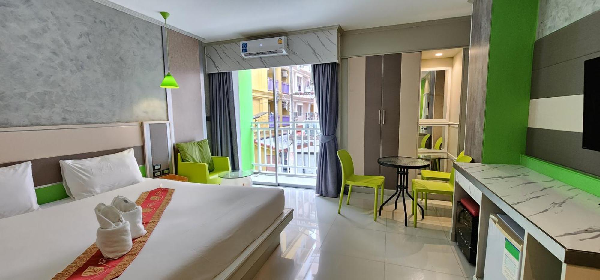 Issara Patong Beach Exterior foto