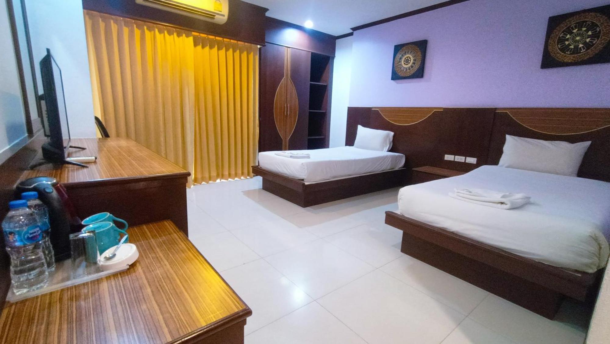 Issara Patong Beach Exterior foto